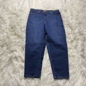 LEVI’S HIGH WAISTED MOM JEANS IN WINTER CLOUD